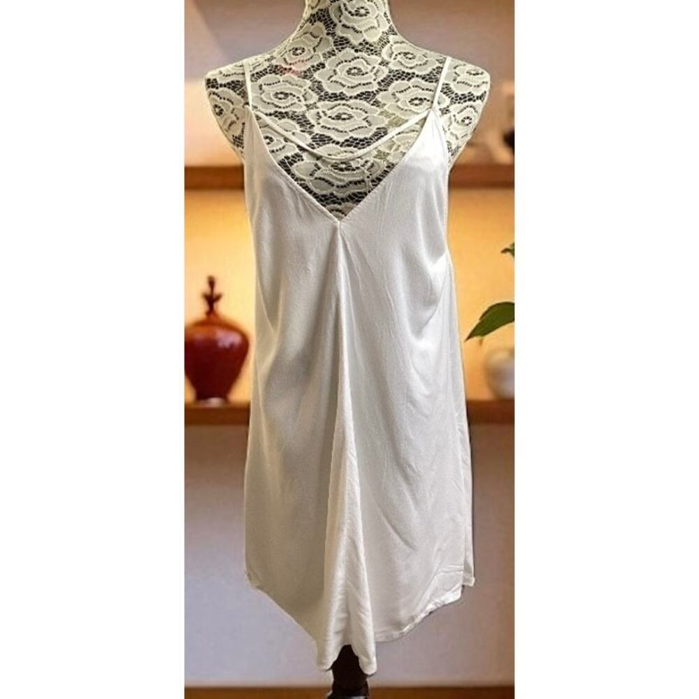 Reformation white slip dress/camisole V-neck spaghetti strap size M/L